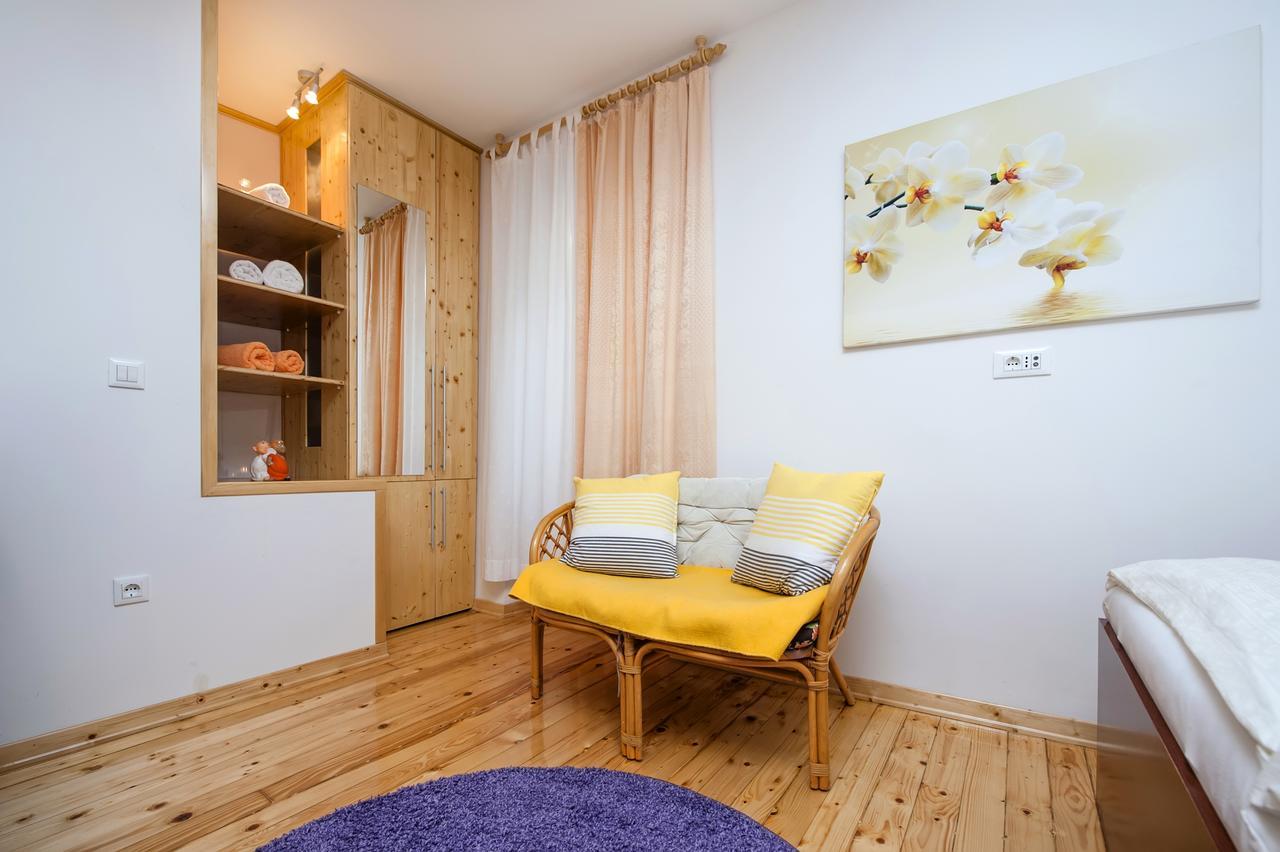La Svalba Rooms & Studios โรวีน ภายนอก รูปภาพ