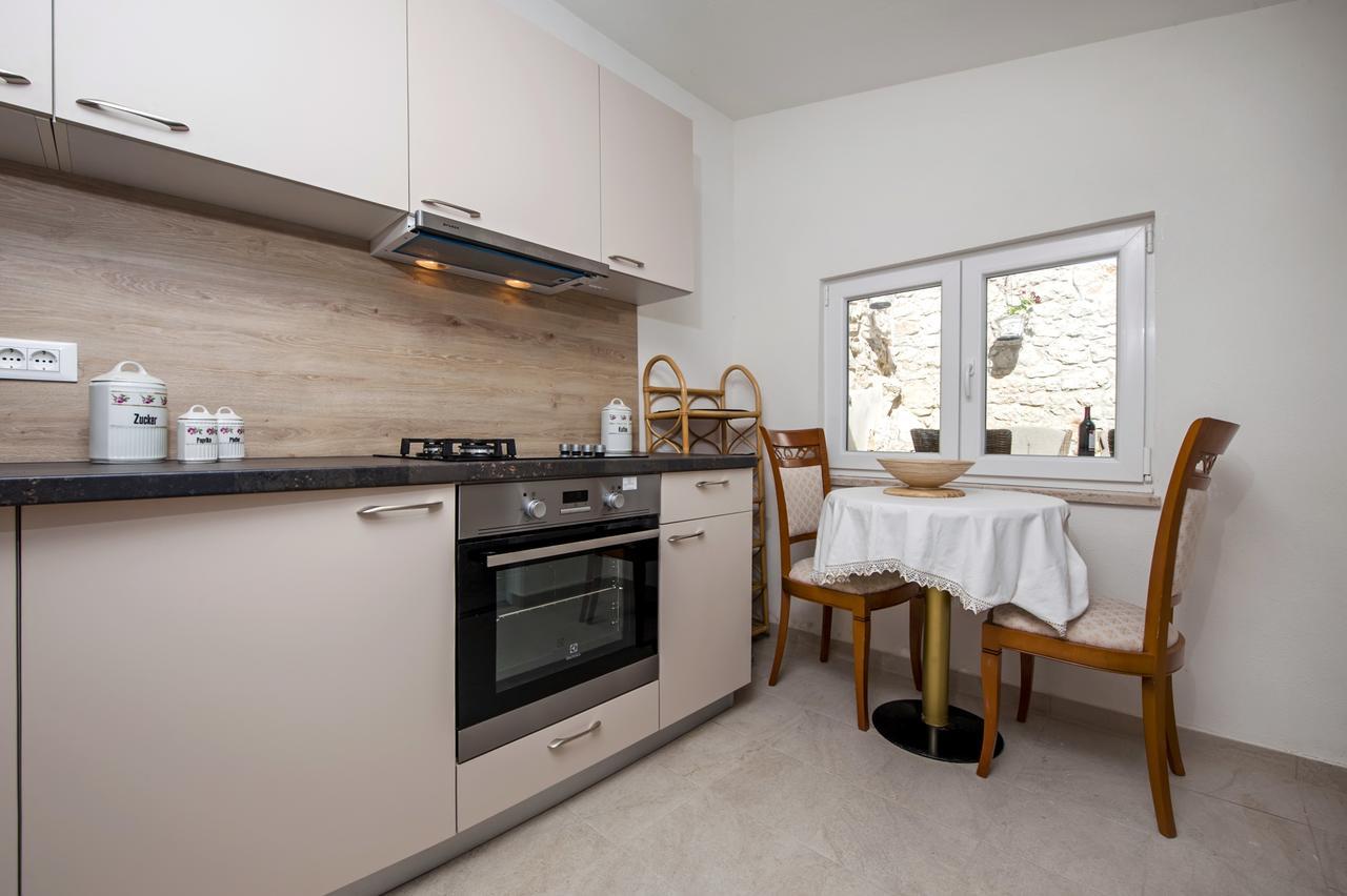 La Svalba Rooms & Studios โรวีน ภายนอก รูปภาพ