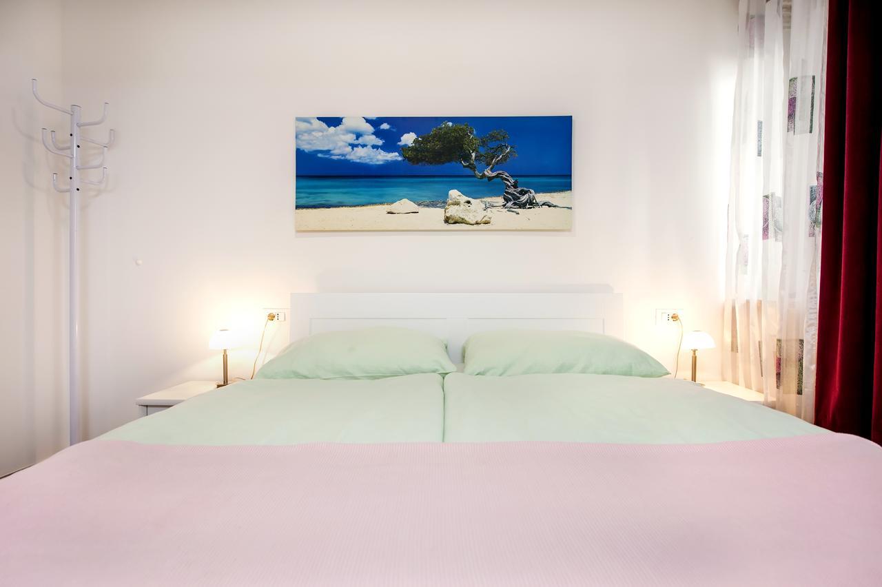 La Svalba Rooms & Studios โรวีน ภายนอก รูปภาพ