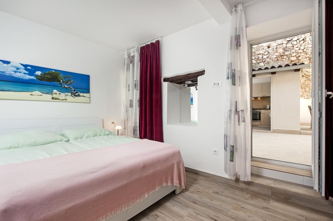 La Svalba Rooms & Studios โรวีน ภายนอก รูปภาพ