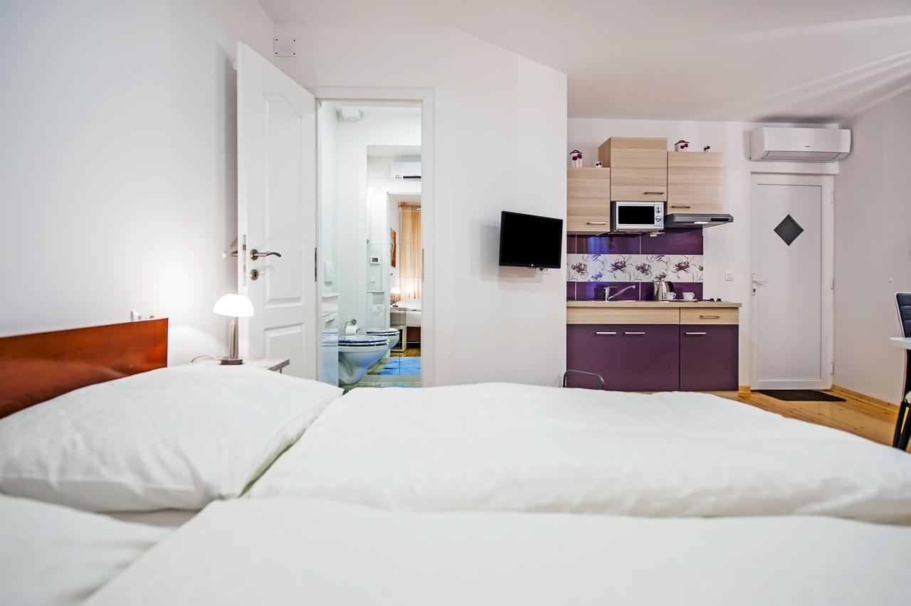 La Svalba Rooms & Studios โรวีน ภายนอก รูปภาพ