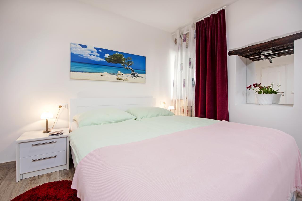 La Svalba Rooms & Studios โรวีน ภายนอก รูปภาพ