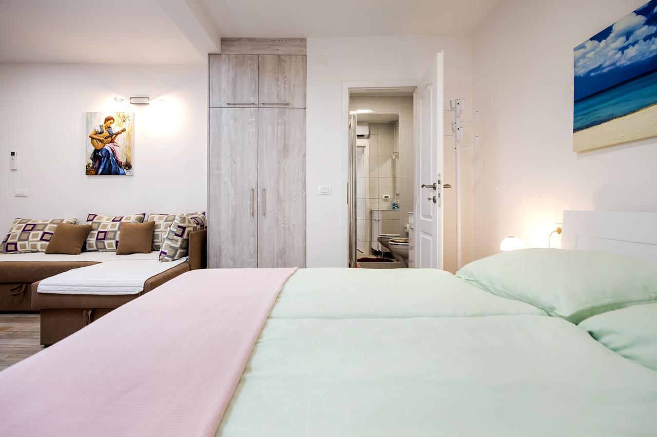 La Svalba Rooms & Studios โรวีน ภายนอก รูปภาพ