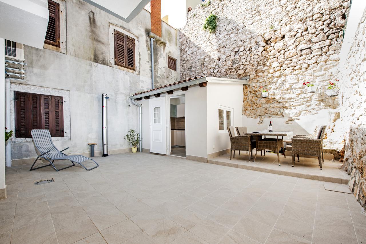 La Svalba Rooms & Studios โรวีน ภายนอก รูปภาพ