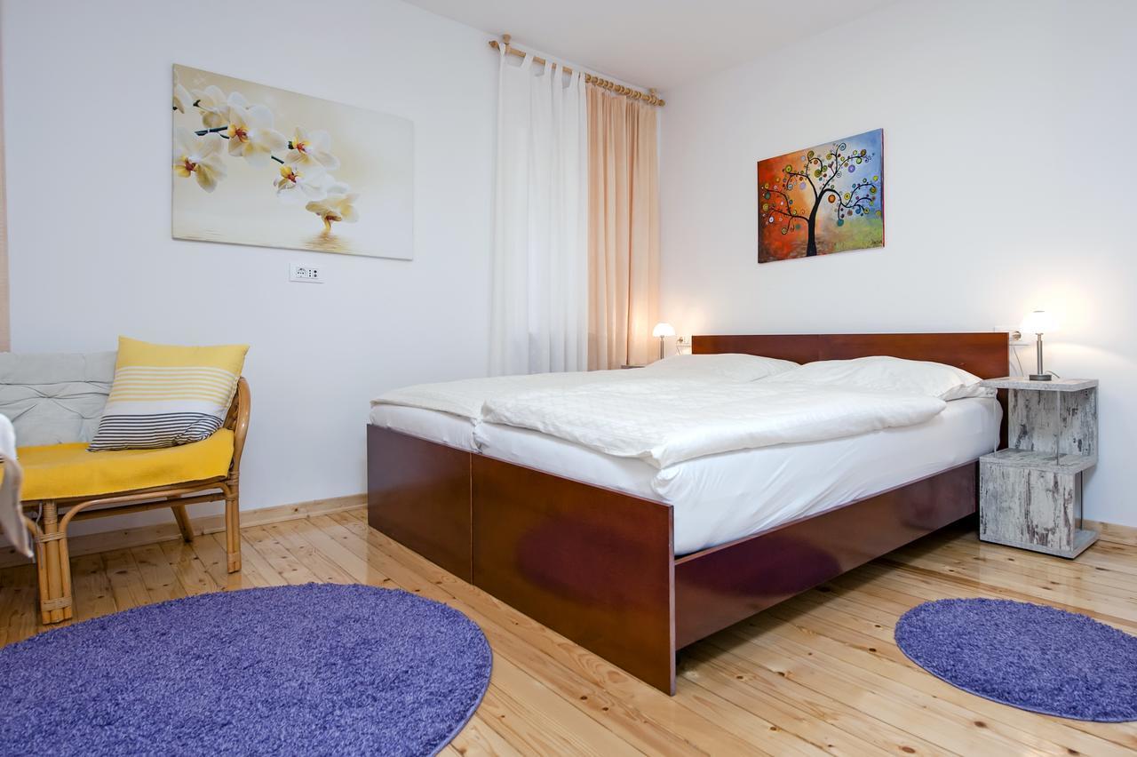 La Svalba Rooms & Studios โรวีน ภายนอก รูปภาพ