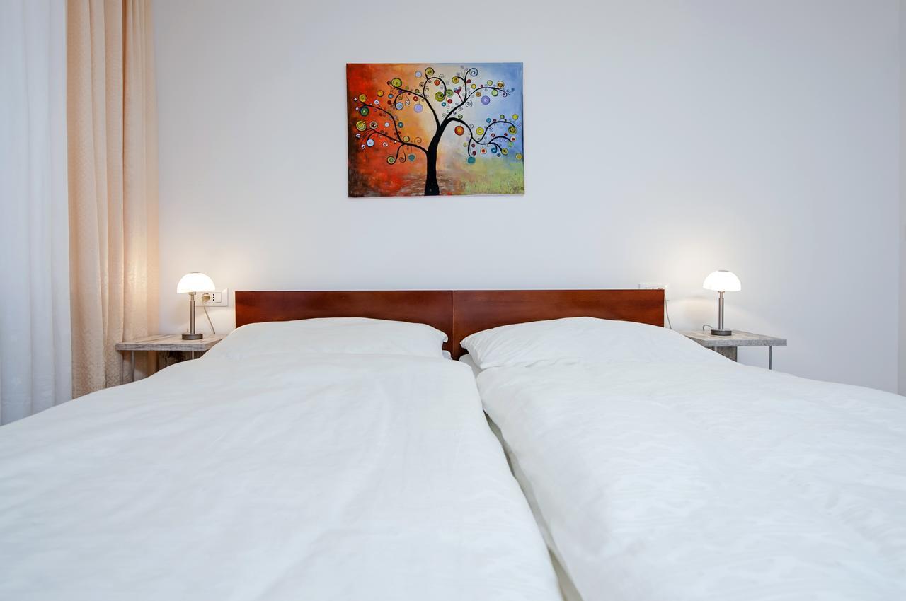 La Svalba Rooms & Studios โรวีน ภายนอก รูปภาพ