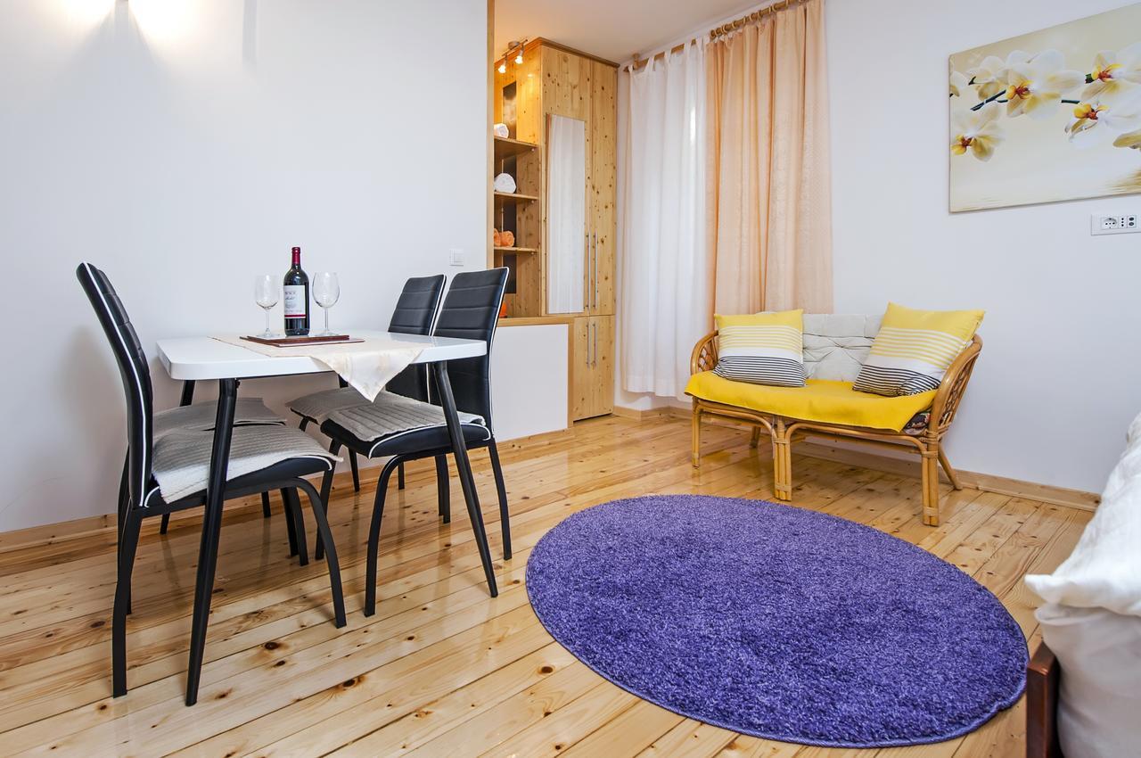 La Svalba Rooms & Studios โรวีน ภายนอก รูปภาพ